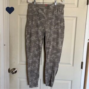 SPANX Ankle Jean-ish leggings stone wash camo Camouflage Pants